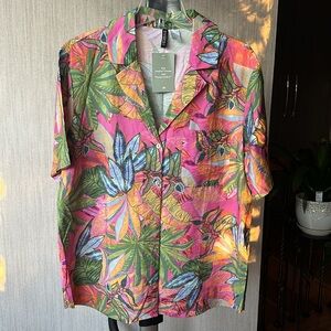 BNWT H&M DIVIDED vacation summer shirt, Size M